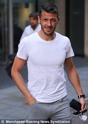 2B536D5300000578-0-image-m-23_1439458367730