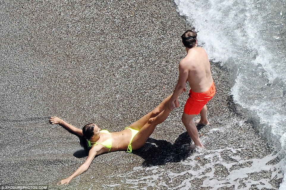 2B555C8900000578-3196734-Starfish_She_just_laid_back_and_let_it_happen_as_he_skilfully_na-a-10_1439482926845