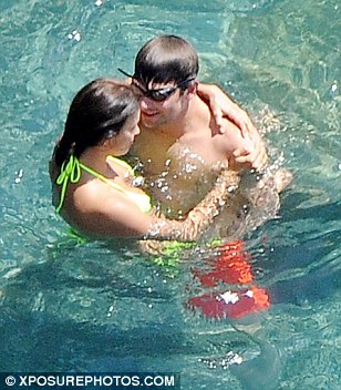 2B555D5000000578-3196734-image-a-17_1439482927314