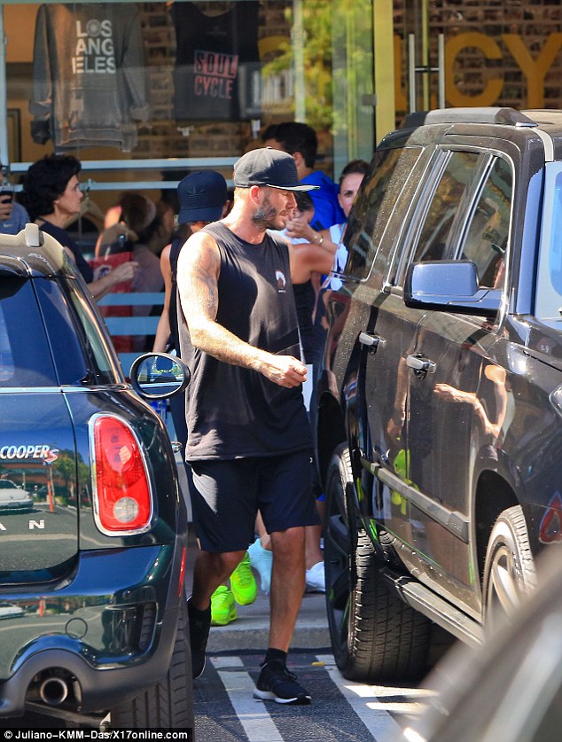 2B571CAA00000578-0-image-a-78_1439498603353