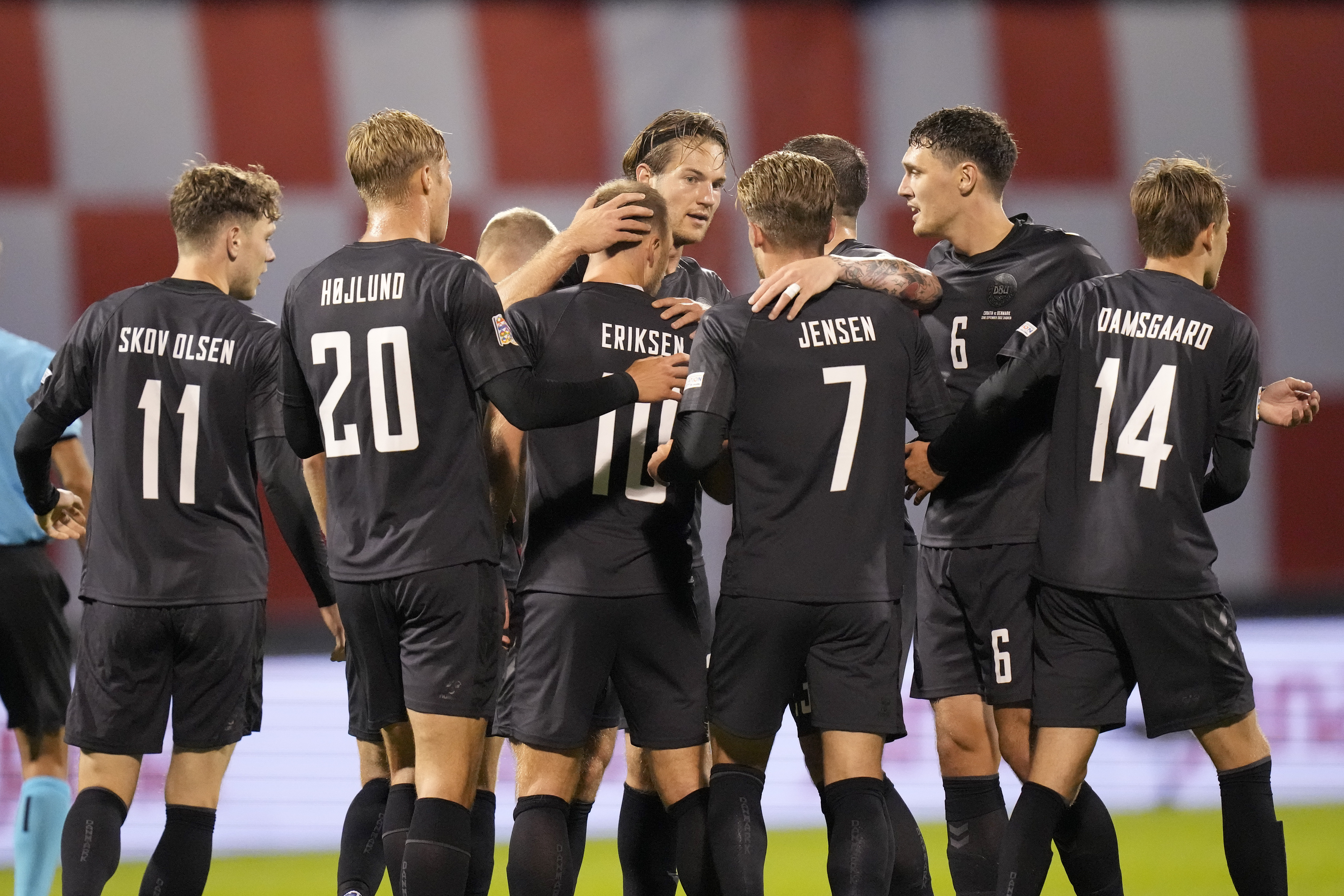 Skjult budskab dansk VM-trøje! Hummel forklarer til historisk landsholdstrøje! Footy.dk