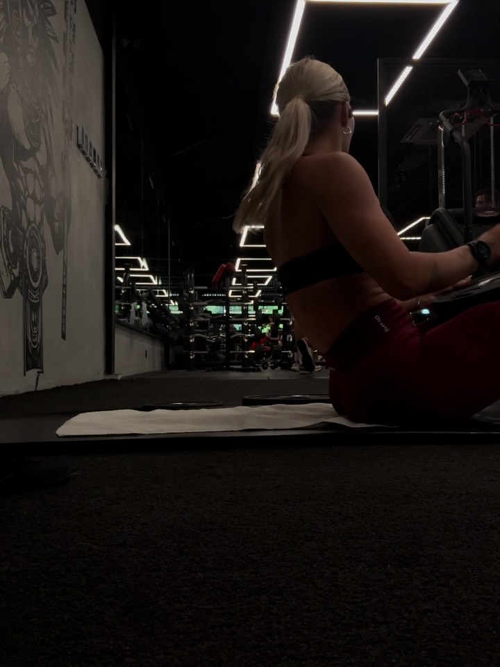 Photo by Maja Bebe on February 21, 2026. May be an image of one or more people, biceps, people bodybuilding, activewear and text.