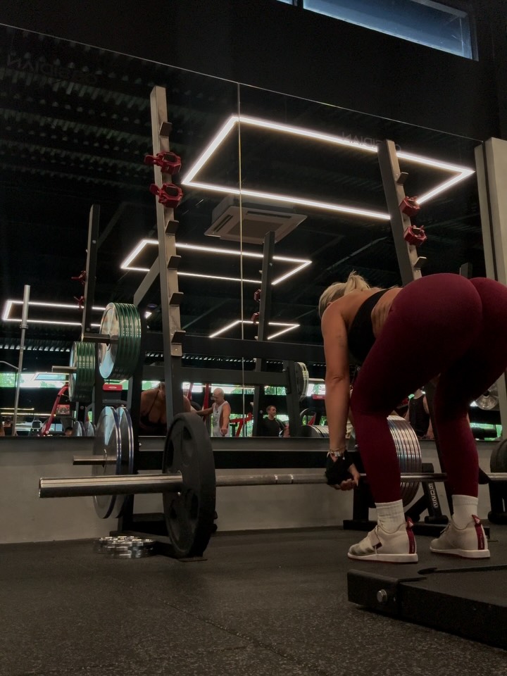 Photo by Maja Bebe on February 21, 2026. May be an image of one or more people, biceps, people bodybuilding, activewear and text.