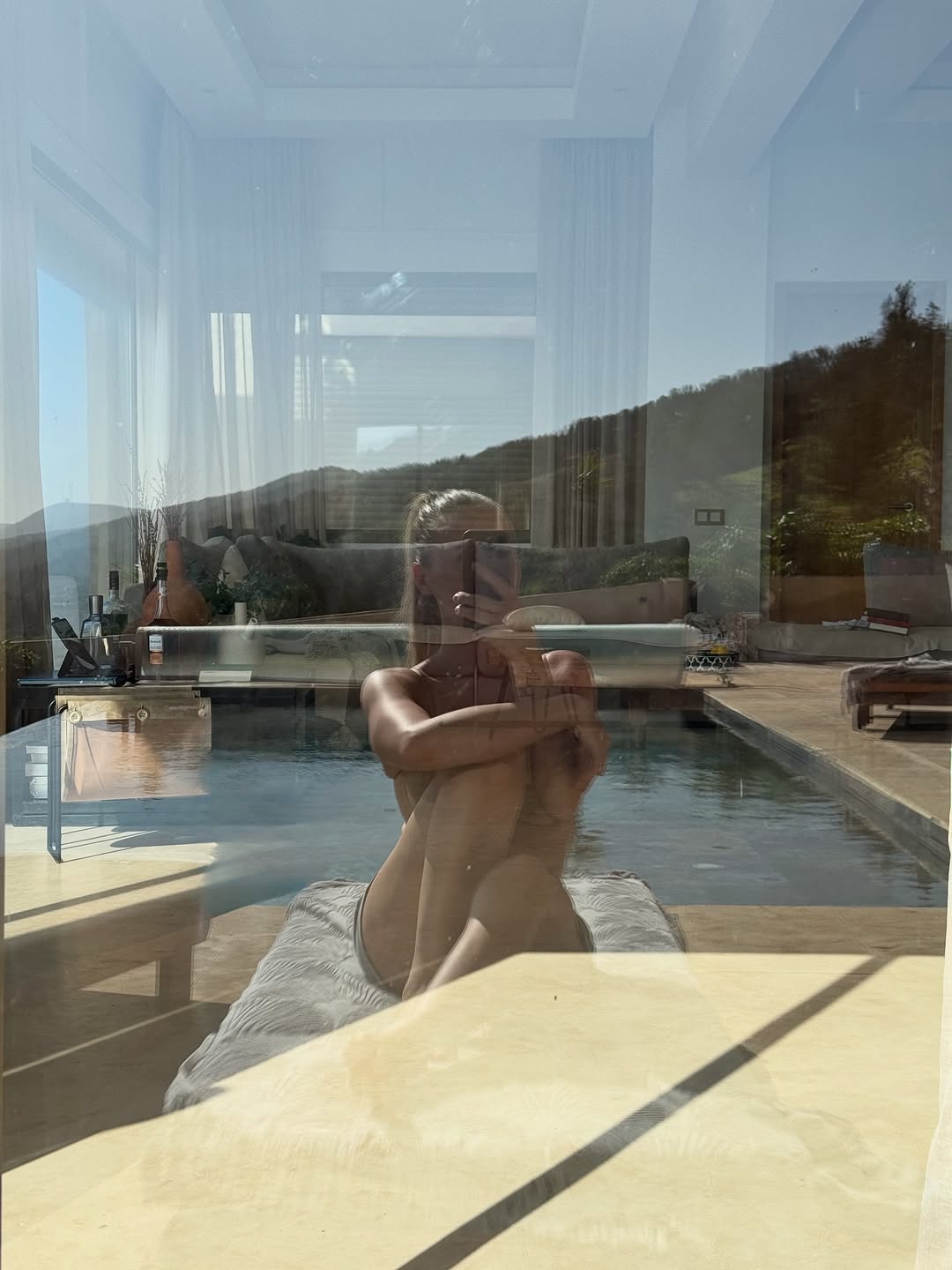 Photo by Emma Moldt Bodeholt on February 19, 2026. May be an image of towel rack, shower, sink, wash basin, indoors and text.